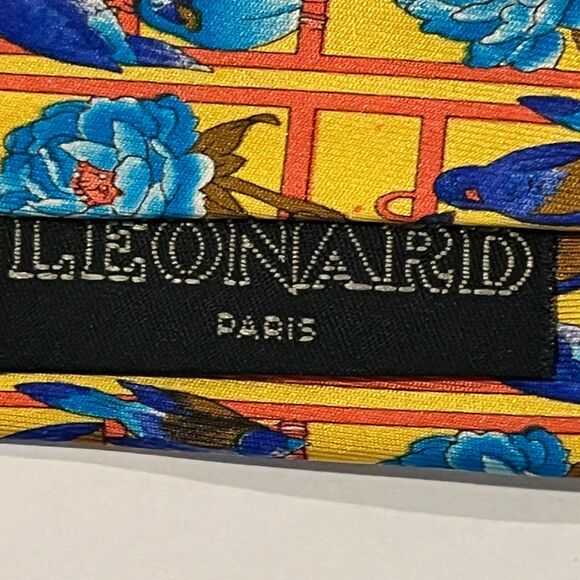 Leonard Paris Parrots and Flowers Silk Tie | Colorful Men’s Necktie - Picture 4 of 6